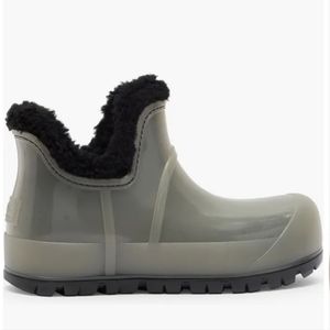 UGG Raincloud Clear Waterproof Boot, size 9, cozy and warm